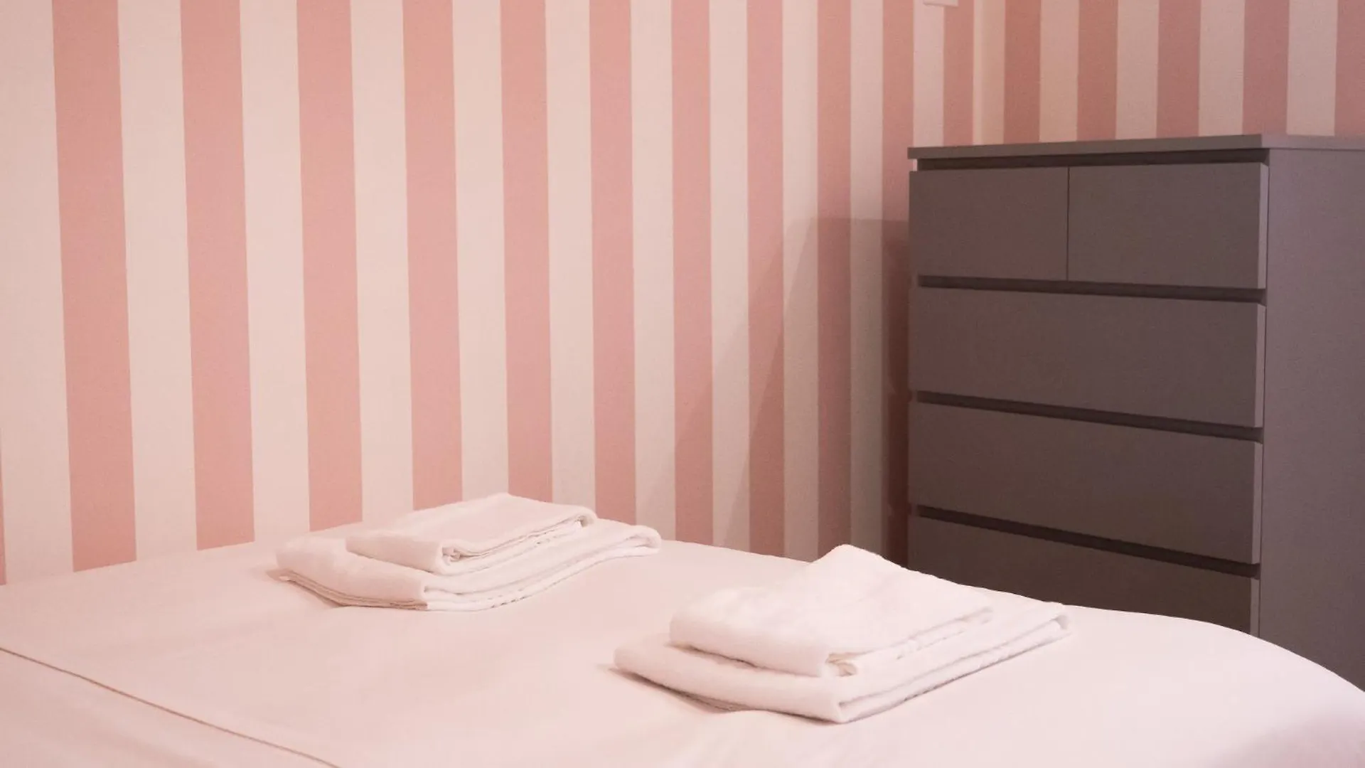 Prestige Boutique Homes-Arco Della Pace Exclusive Family Apartment Milano 0*,  İtalya